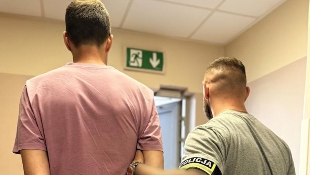 Senior stracił prawie 100 tysięcy złotych, oszust wpadł na gorącym uczynku.