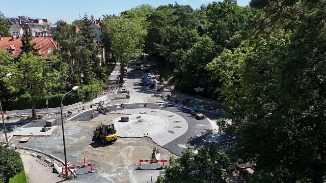 Wyłączone z ruchu skrzyżowania w świnoujskiej dzielnicy nadmorskiej mają zostać otwarte jeszcze w lipcu. Na ten moment czekają mieszkańcy i turyści.