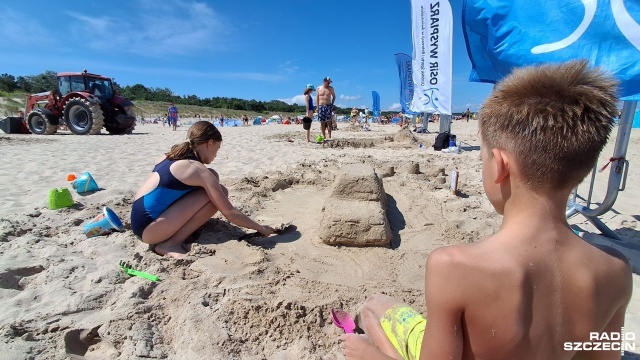 Zamki, okręty, smoki, a nawet całe miasta z piasku powstają na plaży w Świnoujściu, gdzie trwają Piacholepy, czyli amatorskie zawody tworzenia budowli z plażowego piachu.