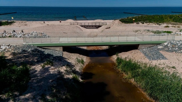 Jest nowa kładka nad kanałem jeziora Kopań, która łączy po obu stronach trasę Velo Baltica. Trwa teraz oczekiwanie na pozwolenie na użytkowanie.