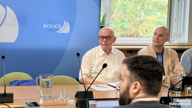 Komisja Rewizyjna w Policach przeprowadzi kontrolę dotyczącą legalności sprawowania mandatu przez radnego Wojciecha Dudka. Decyzja zapadła na czwartkowej nadzwyczajnej sesji Rady Miejskiej w Policach.