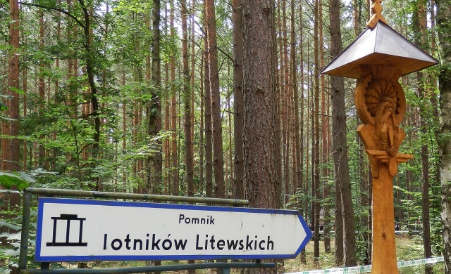 W samo południe rozpoczną się uroczystości upamiętniające bohaterskich lotników litewskich w Pszczelniku. To tam 93 lata temu miała miejsce katastrofa legendarnej Lituanicy.