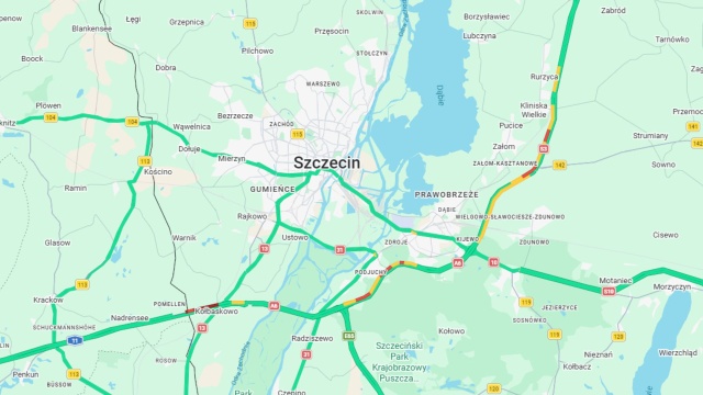 Duże natężenie ruchu i kolizje spowalniają jazdę na S3 i A6 w okolicach Szczecina. Powracający znad morza na pierwszy zator natkną się na wysokości Rurki, następny ciągnie się od węzła Rzęśnica do węzła Dąbie.