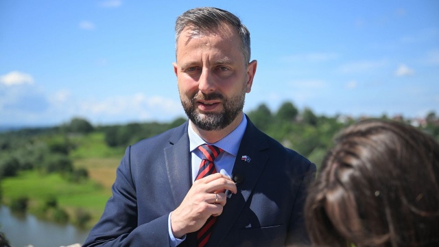 Szef MON przekonuje o dalszej konieczności wspierania Ukrainy. Krytykuje tym samym deklaracje Przemysława Czarnka.
