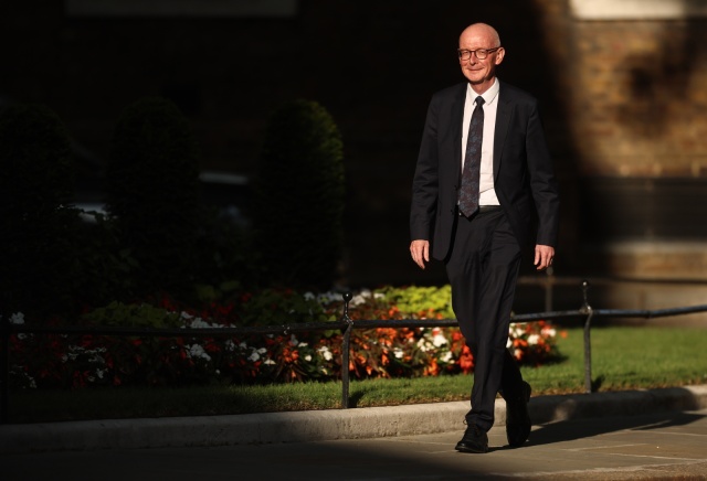 Andy Burnham po raz pierwszy zwrócił się do mieszkańców Wielkiej Brytanii jako premier. Powitany oklaskami, stanął przed czarnymi drzwiami przy Downing Street 10 w Londynie i zapowiedział, że utworzy rząd, który będzie działał szybciej, być bliżej ludzi i w pierwszej kolejności zająć się rosnącymi kosztami codziennego życia.