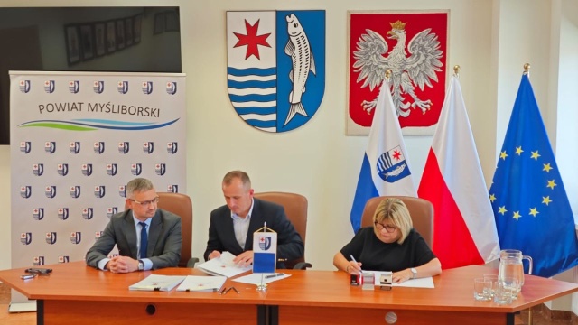Prawie 900 tysięcy złotych unijnego dofinansowania trafi do Myśliborza na dwie inwestycje. Wsparcie obejmie modernizację otoczenia Myśliborskiego Ośrodka Kultury i budowę pomostu rekreacyjnego w Rościnie.