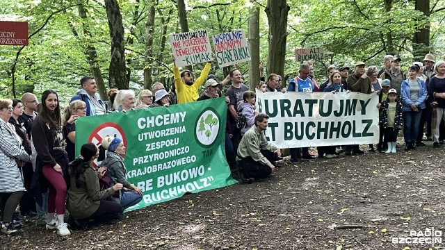 Aktywiści zorganizowali dla mieszkańców przyrodniczą wyprawę, która była jednocześnie sprzeciwem wobec kolejnej próby sprzedaży przez Uniwersytet Szczeciński działek przy dawnym folwarku Alt Buchholz na północy Szczecina.