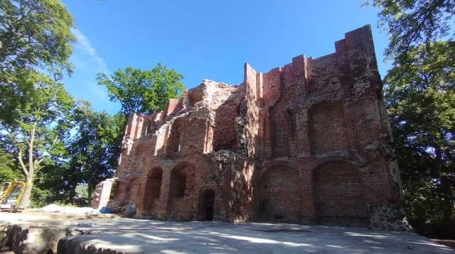Zakończyły się prace konserwatorskie i restauratorskie przy ruinach zamku w Dobrej, w powiecie łobeskim.