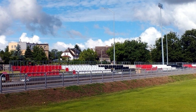 Nowe trybuny na stadionie w Dobrej [ZDJĘCIA]