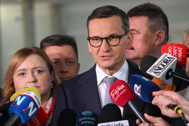 Ponad 30 posłów Prawa i Sprawiedliwości opuści szeregi partii. To osoby powiązane ze stowarzyszeniem Rozwój Plus, założonym przez byłego premiera Mateusza Morawieckiego.
