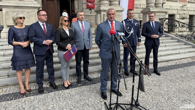 W szeregach zachodniopomorskiej policji pracuje prawie 5 tys. funkcjonariuszy. Trend odchodzenia z policji, o którym mówiło się przez kilka lat, jest w odwrocie - mówi Wiesław Szczepański, sekretarz stanu w Ministerstwie Spraw Wewnętrznych i Administracji.