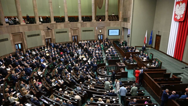 Sylwia Gregorczyk-Abram złożyła ślubowanie przed Sejmem i tym samym oficjalnie objęła stanowisko Rzeczniczki Praw Obywatelskich. Jej kandydaturę wysunęła rządząca koalicja.