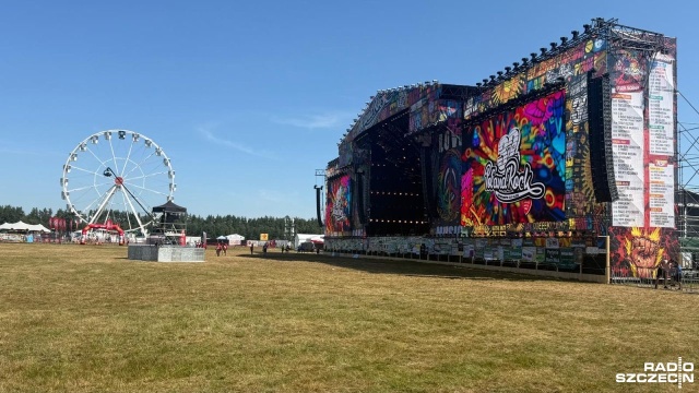 Od godziny w Czaplinku trwa 32. edycja Poland Rock Festival. Punktualnie o 15 główny dyrygent Wielkiej Orkiestry Świątecznej Pomocy Jurek Owsiak powitał przybyłych gości.