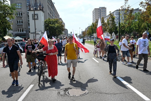 Hołd powstańcom Warszawy