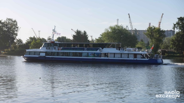 Ze Szczecina do Świnoujścia na pokładzie statku. Od soboty tramwaj wodny płynie wydłużoną trasą, ze stolicy Pomorza Zachodniego można dopłynąć bezpośrednio nad Bałtyk z przystankami w Stepnicy i Trzebieży.