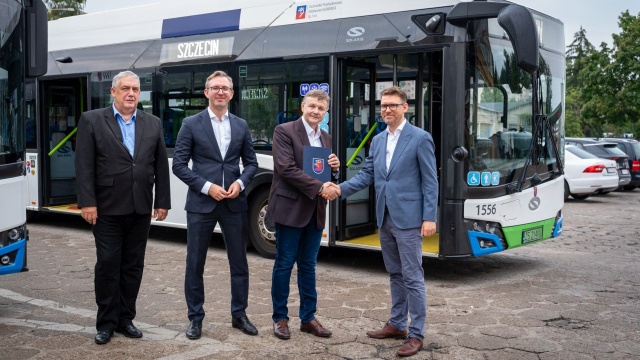 Solaris dostarczy 20 nowych autobusów elektrycznych dla Szczecińskiego Przedsiębiorstwa Autobusowego Klonowica. Miasto podpisało umowę na pojazdy przegubowe, których zakup opiewa na kwotę ponad 90 milionów złotych.