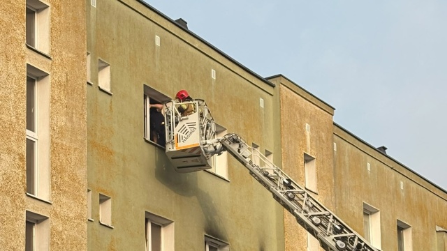 Sąsiedzi jednego z bloków przy ulicy Zakopiańskiej w Szczecinie od czterech dni nasłuchiwali szczekania psa. Gdy ono cichło, myśleli, że właściciele wracają do mieszkania.