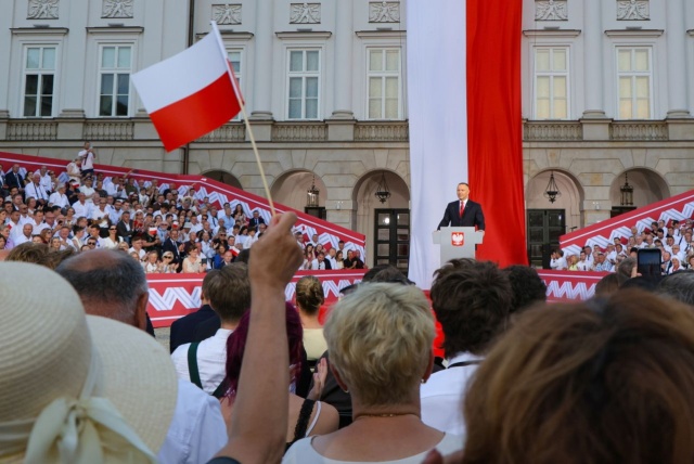 Polki i Polacy wiedzą, dokąd chcą zmierzać, a ja będę ich głosem - mówił Karol Nawrocki w pierwszą rocznicę swojej prezydentury.