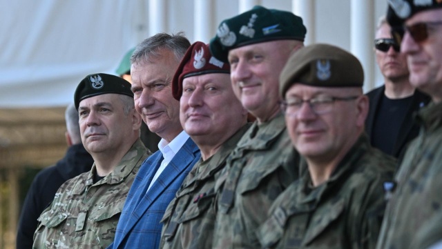 Armia jest przygotowana do defilady, która odbędzie się 15 sierpnia - zapewnił szef Sztabu Generalnego Wojska Polskiego gen. Wiesław Kukuła w niedzielę, podczas próby generalnej. Według MON będzie to największy pokaz z okazji Święta Wojska Polskiego, m.in. z udziałem myśliwców F-35 w polskich barwach.