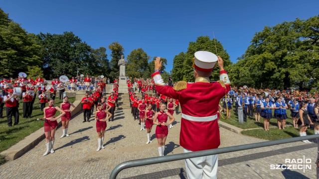 Wały Chrobrego wypełniła muzyka, taniec i różnokolorowe stroje. Orkiestry z Polski i zza granicy przemaszerowały w kierunku Placu Adama Mickiewicza.