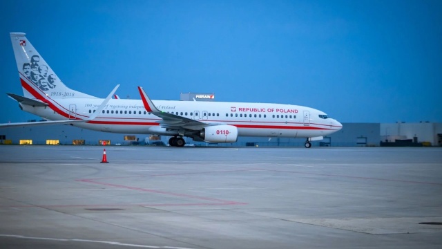 Grupa osiemnastu rannych w katastrofie polskiego autokaru na Węgrzech wciąż oczekuje na transport medyczny do kraju. Stan ich zdrowia nie pozwolił na powrót wraz z rządowym Boeingiem, który w poniedziałek (17.08) wieczorem wylądował na lotnisku w podrzeszowskiej Jasionce.