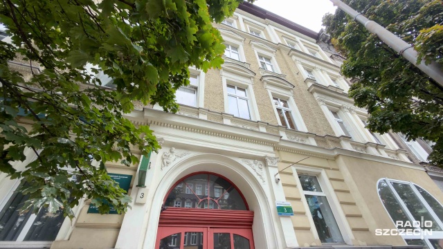 Zarzuty dla agresora, który 10 sierpnia sierpnia opluł i zwyzywał listonoszkę Poczty Polskiej przy ulicy Krzywoustego w Szczecinie.