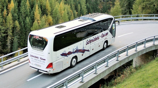 Zapinajmy pasy bezpieczeństwa w autokarach - apeluje Marek Konkolewski, zastępca Głównego Inspektora Transportu Drogowego.