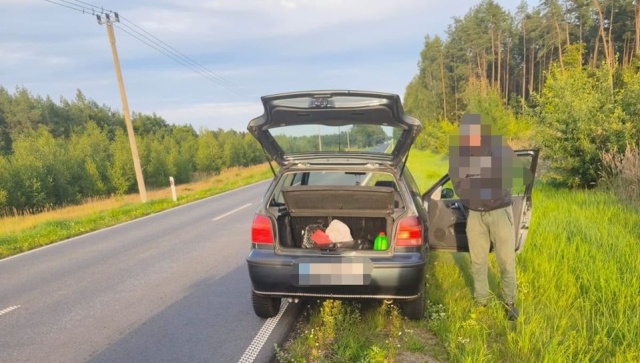Łamał przepisy, ale nie zauważył nieoznakowanego radiowozu. 19-latka zatrzymali policjanci ze Świdwina.
