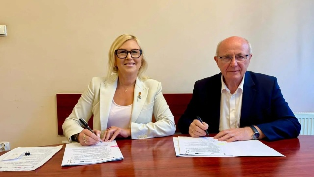Nowy budynek rodzinnego domu dziecka powstanie w Mirosławcu. Większość kosztów pokryją fundusze europejskie, już podpisano umowę w tej sprawie.