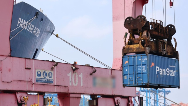 Korea Południowa to kolejny kraj Azji, który testuje możliwości Północnego Szlaku Morskiego. W sobotę w dziewiczy rejs na tej trasie wypłynął kontenerowiec PanStar Acro. Po 45 dniach ma dotrzeć do Gdańska.
