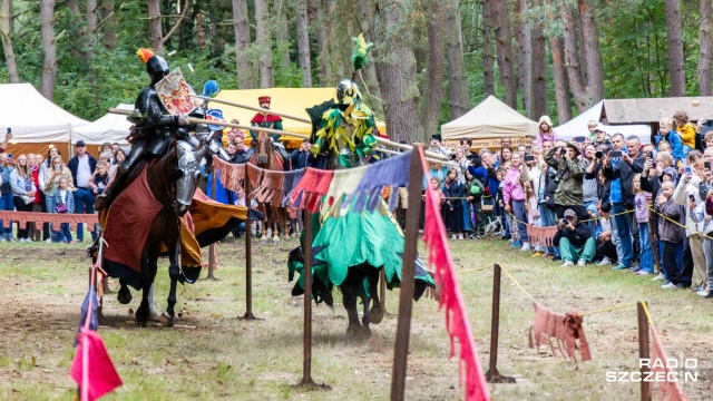 Rycerze, konie i średniowieczny klimat - trwa ostatni dzień Templariady w Szczecinie-Płoni.