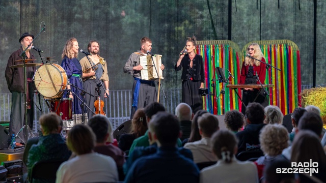Wyjątkowy początek 9. Festiwalu Muzyki Przywracanej. W Teatrze Letnim w Szczecinie publiczność porwał zespół Wowakin grający w nurcie polskiej muzyki tradycyjnej - na pograniczu folku i improwizacji.