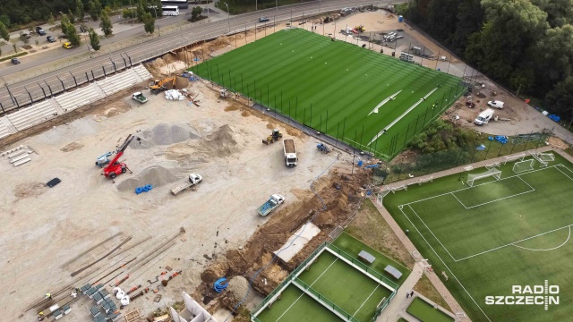 Koniec października tego roku - to realny termin oddania do użytku głównego boiska stadionu przy ulicy Arkońskiej w Szczecinie. Taką informację przekazał Robert Gliwa, prezes Klubu Sportowego Arkonia Szczecin.