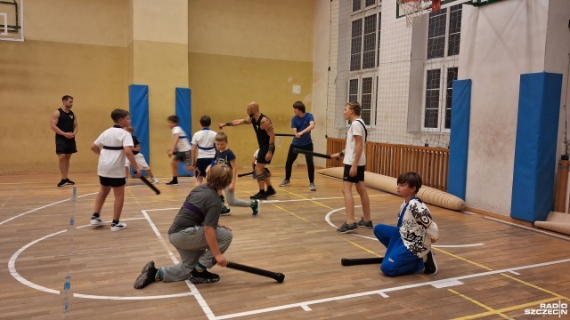 Jugger pozwala wyrzucić nagromadzone złe emocje. Dzieci: "Walka mieczami, jak w grach"