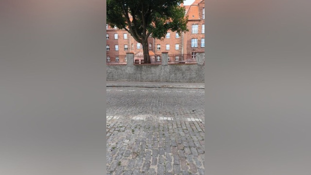 Kilkadziesiąt godzin po naszej interwencji ładowarka zniknęła z ul. Unisławy w Szczecinie. Jak relacjonowali mieszkańcy, maszyna stała w tym miejscu od około miesiąca, zajmując kilka miejsc parkingowych.