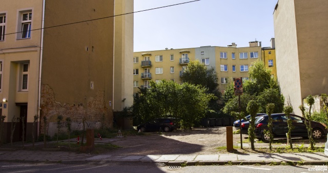 Mieszkańcy oficyny przy ulicy Limanowskiego 3 w Szczecinie obawiają się o swoje bezpieczeństwo. Za kilka dni - tuż pod ich oknami - ma pojawić się ciężki sprzet budowlany.