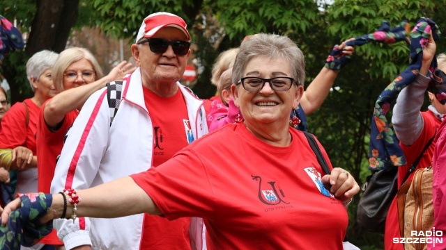 Wiek to tylko liczba - potwierdzają to seniorzy, którzy świętują obecnie w Kołobrzegu. Trwają Senioralia, a nad morze przyjechały Uniwersytety Trzeciego Wieku i Kluby Seniora nie tylko z regionu, ale także całego kraju.