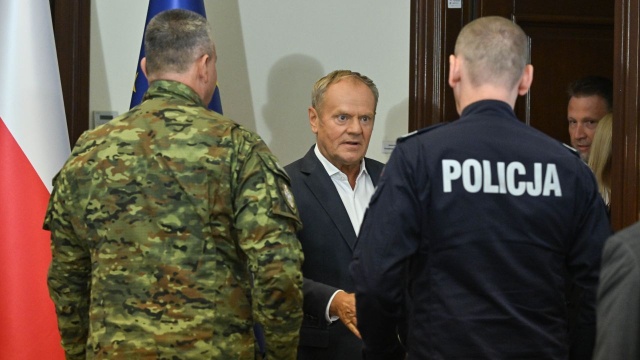 Polska była gotowa do zestrzelenia pocisków lecących w stronę naszej granicy. Szef sztabu Dowództwa Operacyjnego Rodzajów Sił Zbrojnych generał Jarosław Chojnacki poinformował o tym podczas zwołanej przez premiera odprawy w Rządowym Centrum Bezpieczeństwa.