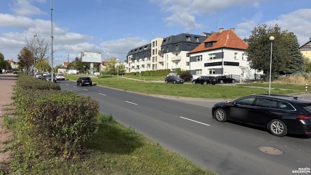 Kilkadziesiąt nowych miejsc, dla niektórych mieszkańców to wciąż za mało. Przy ulicy Duńskiej w Szczecinie powstanie 51 nowych, ogólnodostępnych miejsc parkingowych - 23 na jednym odcinku i 28 na drugim.