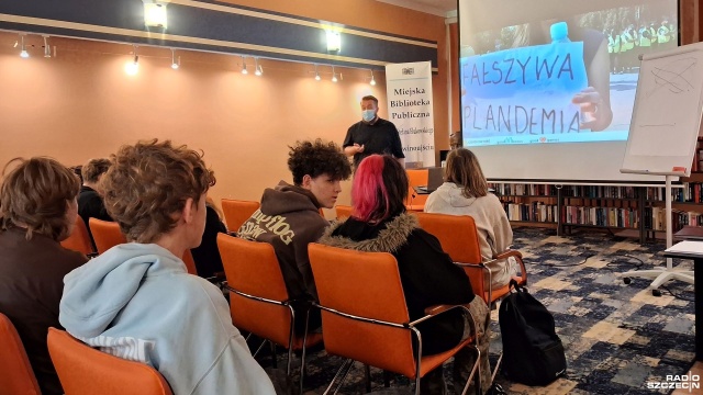 Jak rozpoznać fake news? Niezwykłe warsztaty dla młodzieży w Świnoujściu