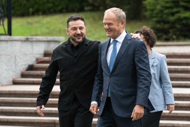 Ukraina jest gotowa podzielić się z Polską unikalnymi technologiami obronnymi opracowanymi podczas wojny - oświadczył w piątek prezydent Wołodymyr Zełenski. Poinformował też o udanych testach dronów do niszczenia rosyjskich odrzutowych bezzałogowców Shahed.