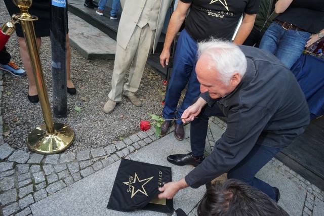 Znakomite nazwiska powiększyły liczbę gwiazd odsłoniętych w ogrodzie kultowego szczecińskiego Sorrento. To już siódma edycja wydarzenia, którego główną ideą jest honorowanie wybitnych twórców polskiej kultury oraz upamiętnianie ich wyjątkowego wkładu w historię krajowej estrady.