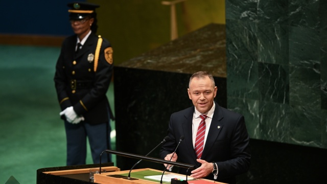 Prezydent Karol Nawrocki zakończył wizytę w Nowym Jorku. Do Stanów Zjednoczonych przybył w związku z dorocznym Zgromadzeniem Ogólnym ONZ. Przy tej okazji spotkał się z Polonią amerykańską i środowiskiem biznesu. Wziął też udział w kilku spotkaniach politycznych.