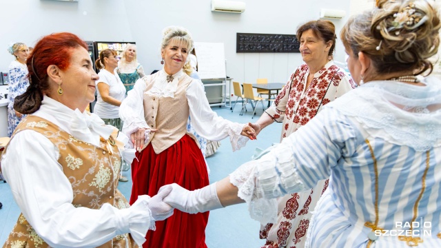 Dawne tańce salonowe na parkiecie Akademii Sztuki [ZDJĘCIA]