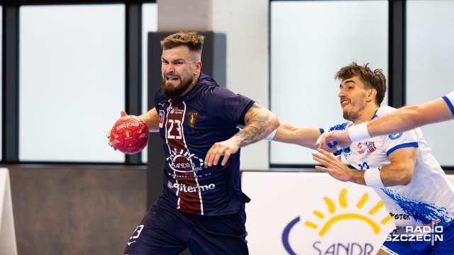 Piłkarze ręczni Sandry SPA Pogoni, po porażce z Gwardią Koszalin w Pucharze Polski zrehabilitowali się w rozgrywkach Ligi Centralnej - wygrali z KPR Żukowo 40:26.