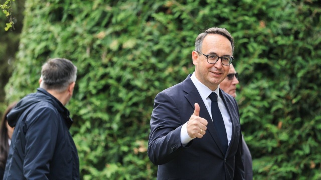 Minister infrastruktury Dariusz Klimczak ma nadzieję, że już podczas najbliższego posiedzenia Sejmu posłowie zagłosują nad ustawą zaostrzającą kary dla kierowców wjeżdżających na przejazdy kolejowo-drogowe przy czerwonym świetle.