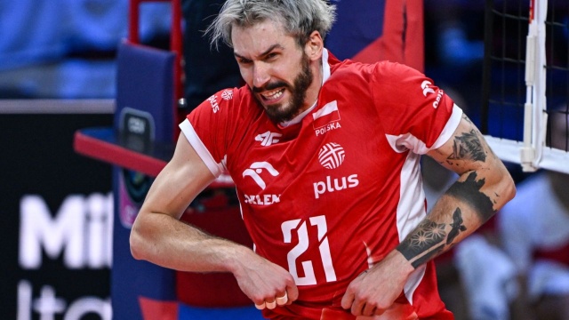 Polscy siatkarze obronili tytuł mistrzów Europy po zwycięstwie nad Francją 3:1 (31:29, 25:19, 19:25, 25:16) w sobotnim finale w Mediolanie. Podopieczni trenera Nikoli Grbicia zdobyli tym samym kwalifikację do igrzysk olimpijskich 2028 roku w Los Angeles.