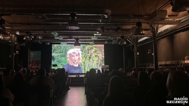 Piosenki Basi Stenki, czyli jubileuszowy koncert z okazji 30-lecia pracy artystycznej i twórczej Barbary Stenki odbył się w niedzielę w Starej Rzeźni. Na scenie spotkali się szczecińscy artyści: aktorzy, wokaliści i muzycy.