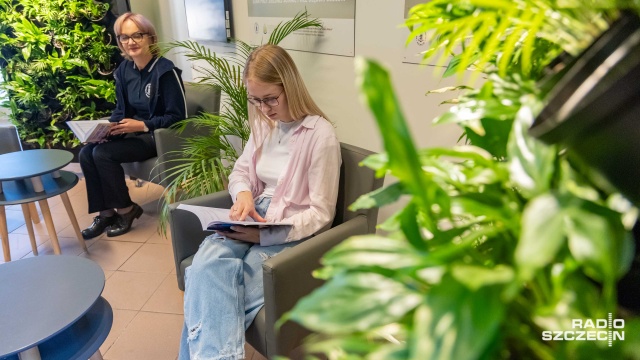 Ma służyć poprawie samopoczucia i redukcji stresu. W holu biblioteki Politechniki Morskiej w Szczecinie powstał zielony kącik.