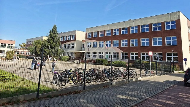 Ponad 4 miliony złotych kosztować będzie modernizacja Szkoły Podstawowej w Czaplinku. Nowoczesna i bezpieczna przestrzeń powstanie z myślą o ponad 700 uczniach, głównie ze specjalnymi potrzebami edukacyjnymi.